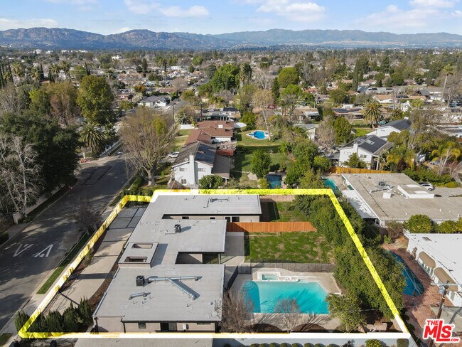 Building Photo - 6236 Sale Ave