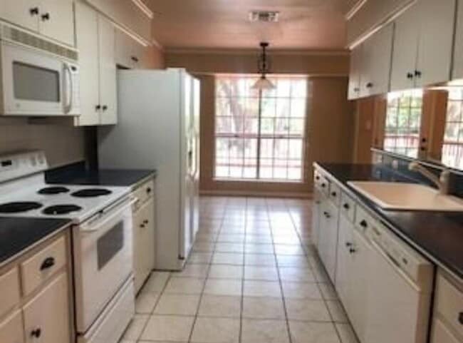 Building Photo - 2301 County Rd 279