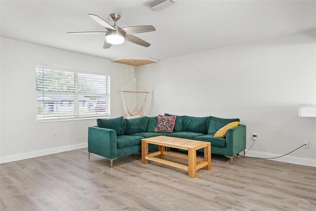 Building Photo - 5120 Brookmeade Dr