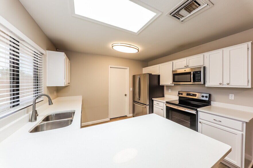 Building Photo - 18417 N 55th Dr