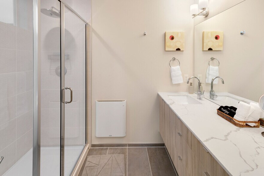 Building Photo - 319 Malden Ave E