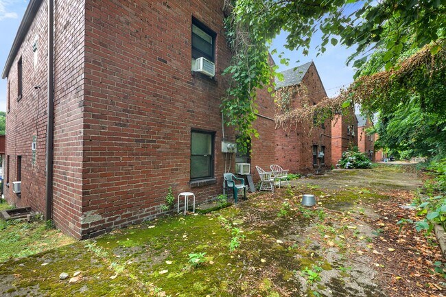 Building Photo - 3819 Beechwood Blvd