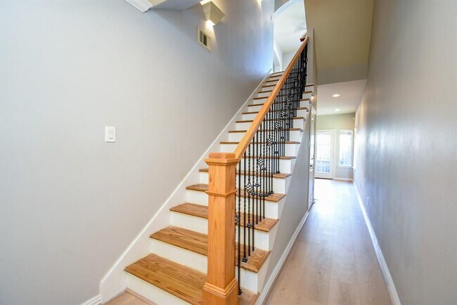 Building Photo - 5615 Winsome Ln