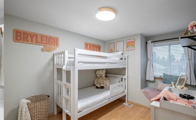 Building Photo - 16669 Rainier View Dr SE