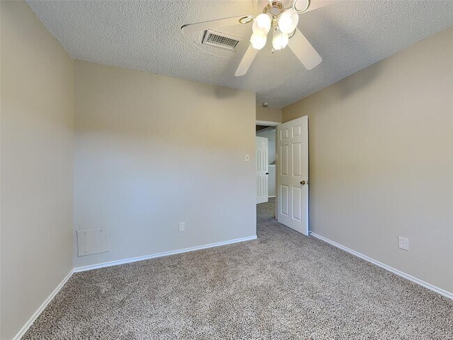 Building Photo - 8527 Woodland Willows Dr
