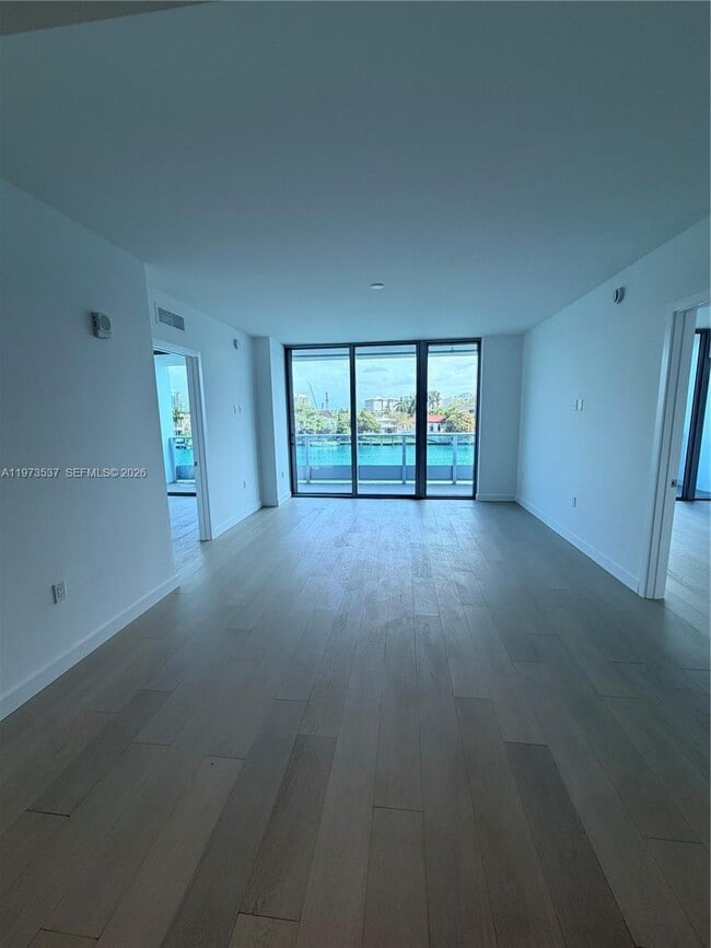 Building Photo - 9221 E Bay Harbor Dr