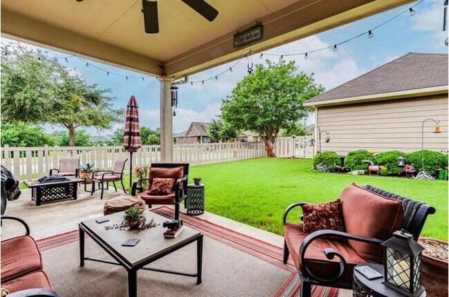 Building Photo - 2001 Herzog