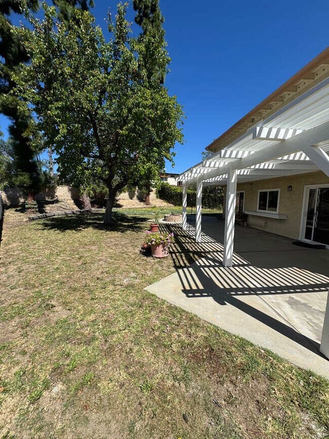 Building Photo - Prime Cul-de-Sac Location with Expansive Backyard