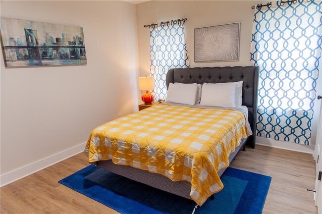 Building Photo - 504 Boulevard NE