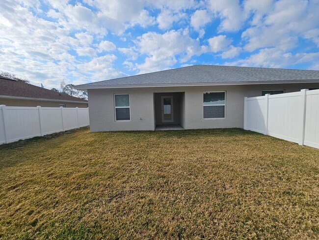 Building Photo - Move-In Ready! Stunning 3-Bedroom Home with Modern Upgrades