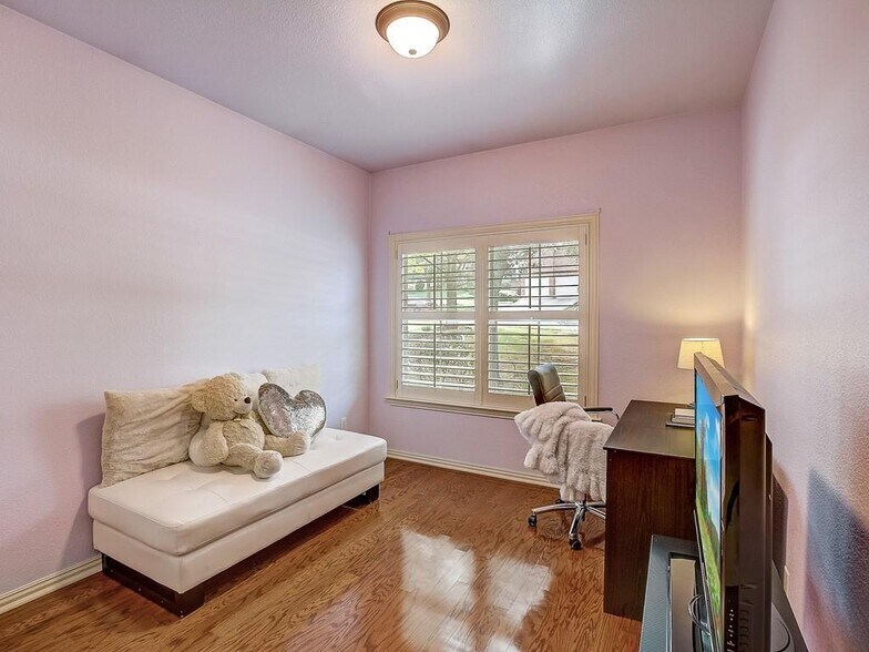 Building Photo - 2511 Powderham Ln