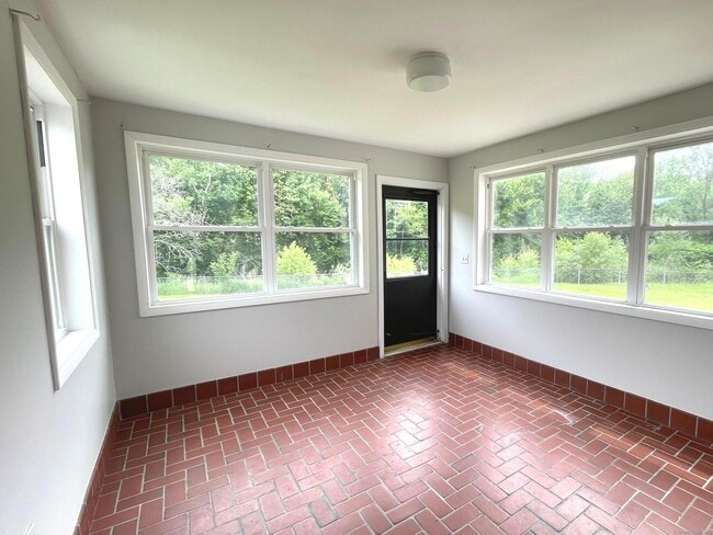 Building Photo - 3 Carmen St