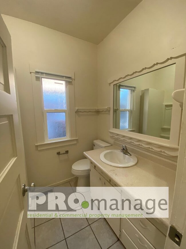 Building Photo - 520 H St