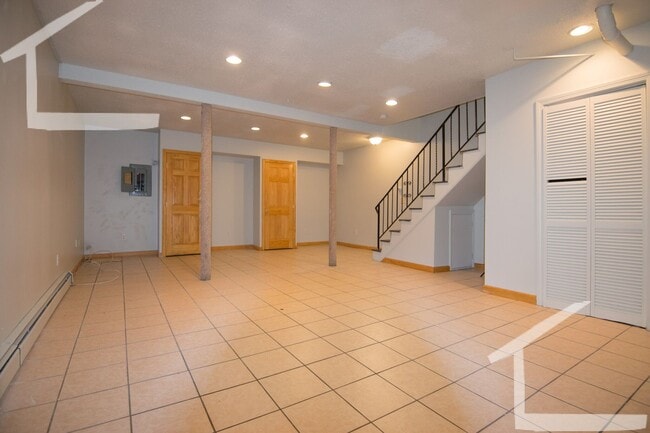 Building Photo - 149 Thorndike St