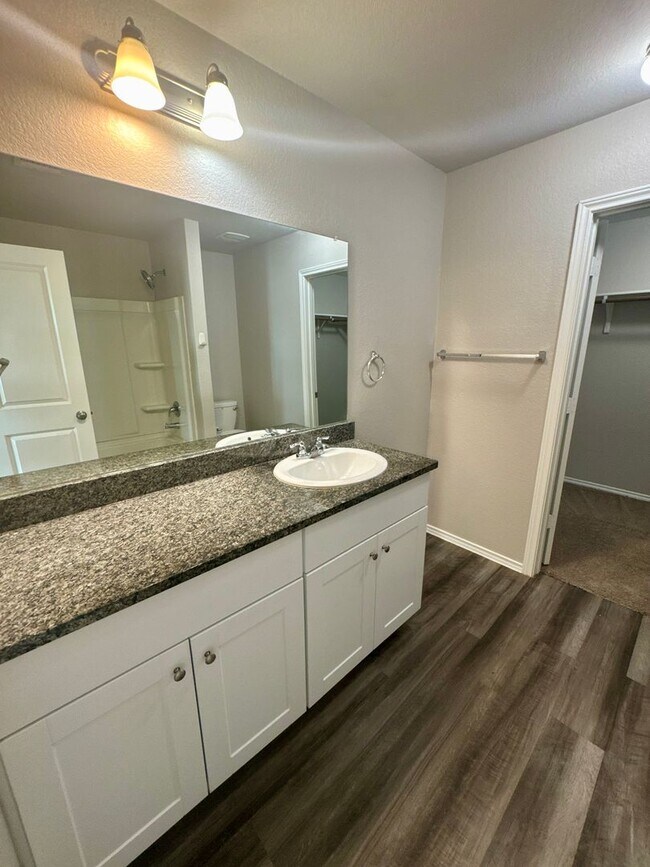 Building Photo - AVAILABLE IN BULVERDE!  In Hidden Trails S...