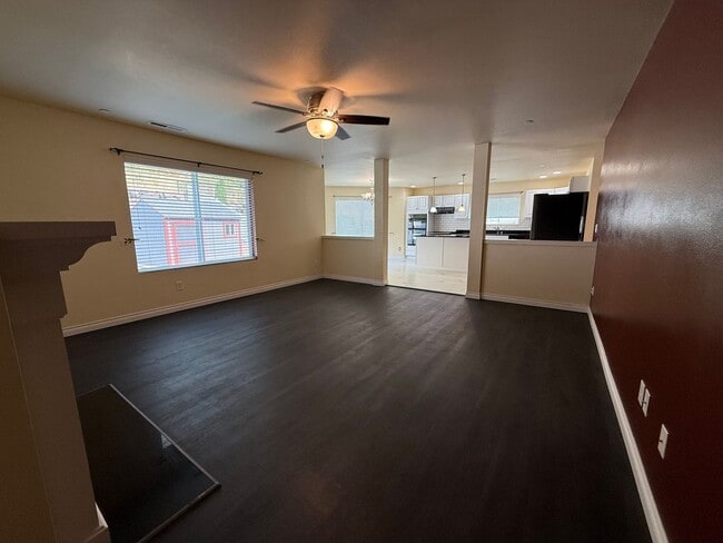 Building Photo - 4 Bedroom DuPont Home for Rent