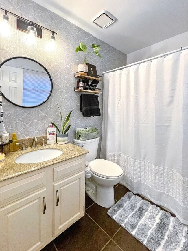 Building Photo - Lovely 3-Bed Home in Gated Community with ...