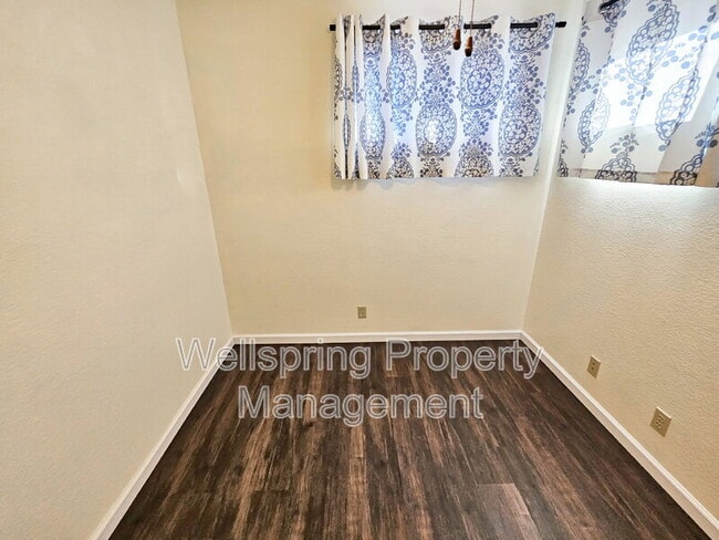 Building Photo - 413 Mt Rainier Pl