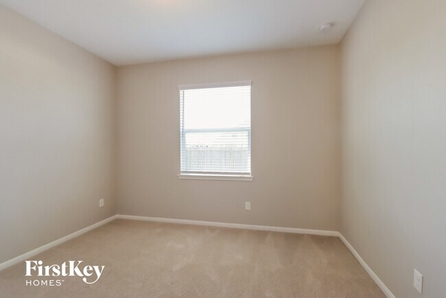 Building Photo - 119 San Saba Dr