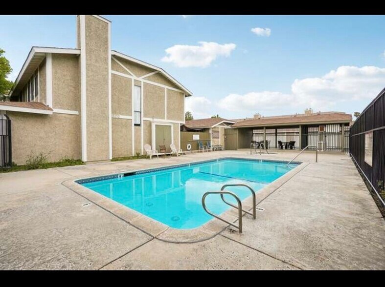 Building Photo - 15210 Shadybend Dr