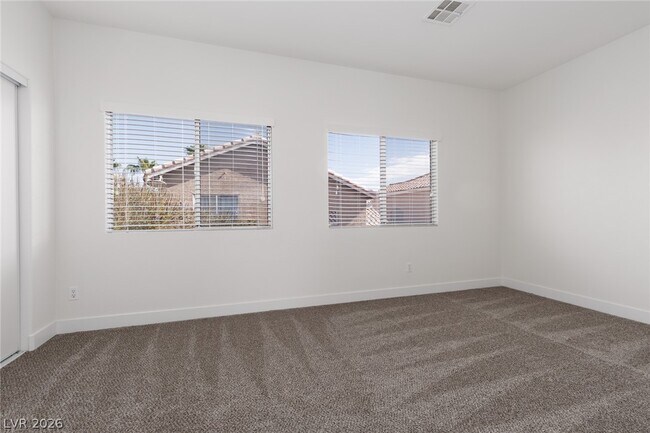 Building Photo - 886 Park Walk Ave