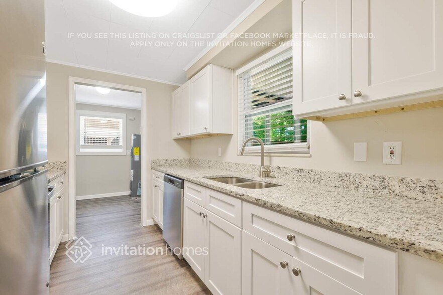 Building Photo - 4238 Sabine Dr
