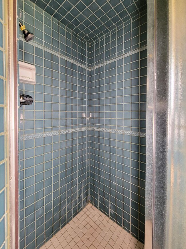 Building Photo - 1703 Raintree Dr