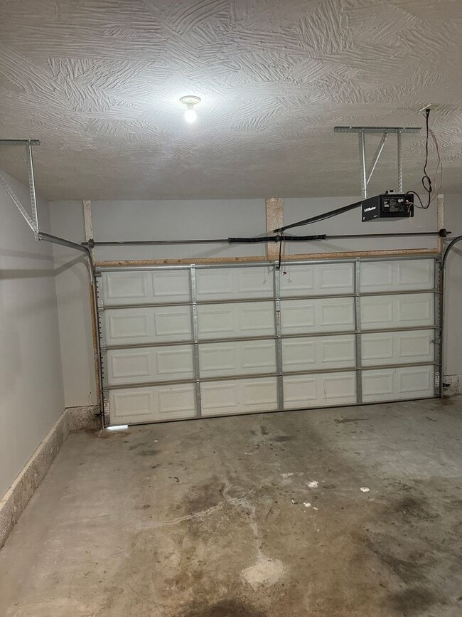 Building Photo - Beautiful Home Strafford, Missouri