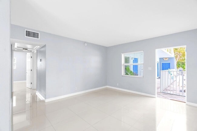 Building Photo - 416 NE 15th Ave