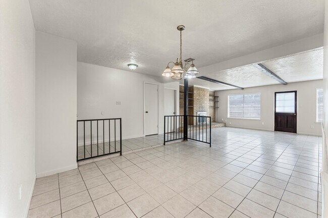 Building Photo - 711 Whippoorwill Dr