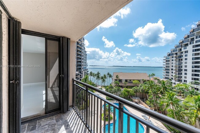 Building Photo - 540 Brickell Key Dr