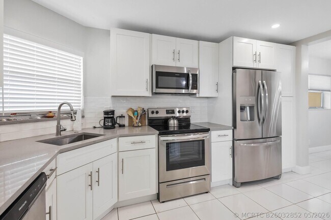 Building Photo - 3661 Via Poinciana