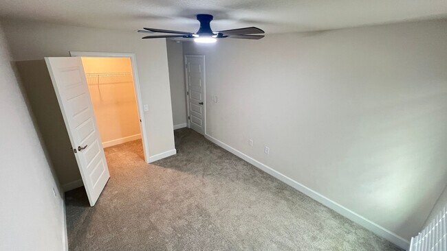 Building Photo - Beautiful Harmony Central Water Front Home AVAILABLE NOW!