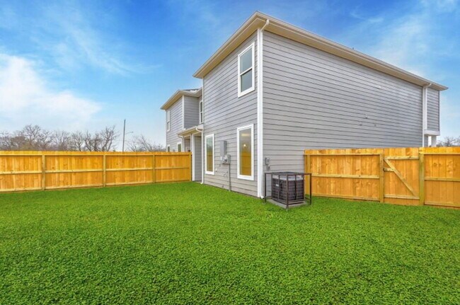 Building Photo - 4803 Dig Dug Ln
