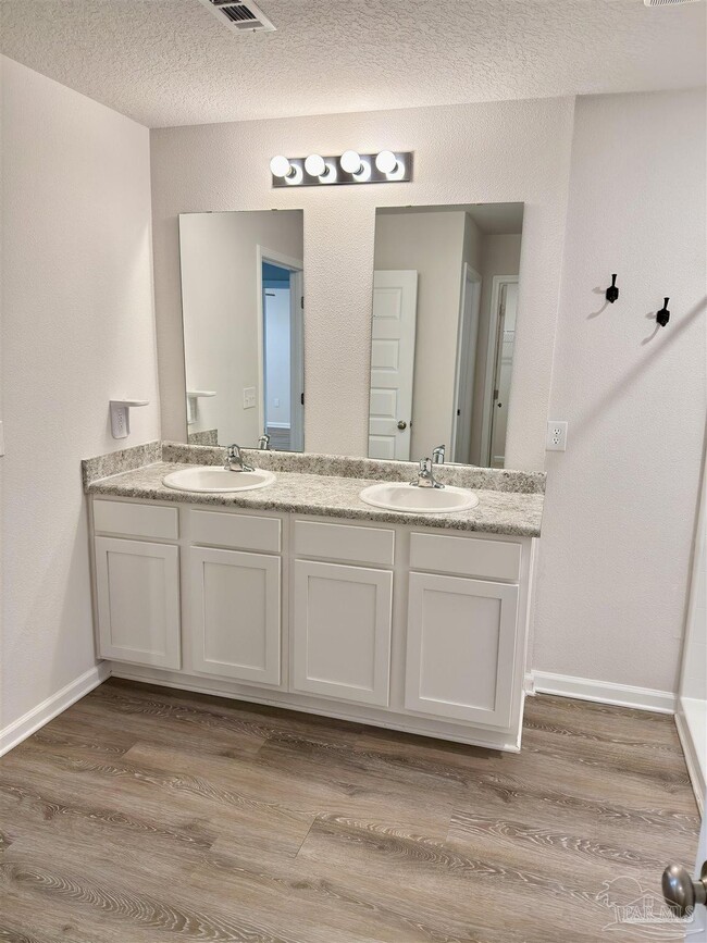 Building Photo - 5260 Peach Dr