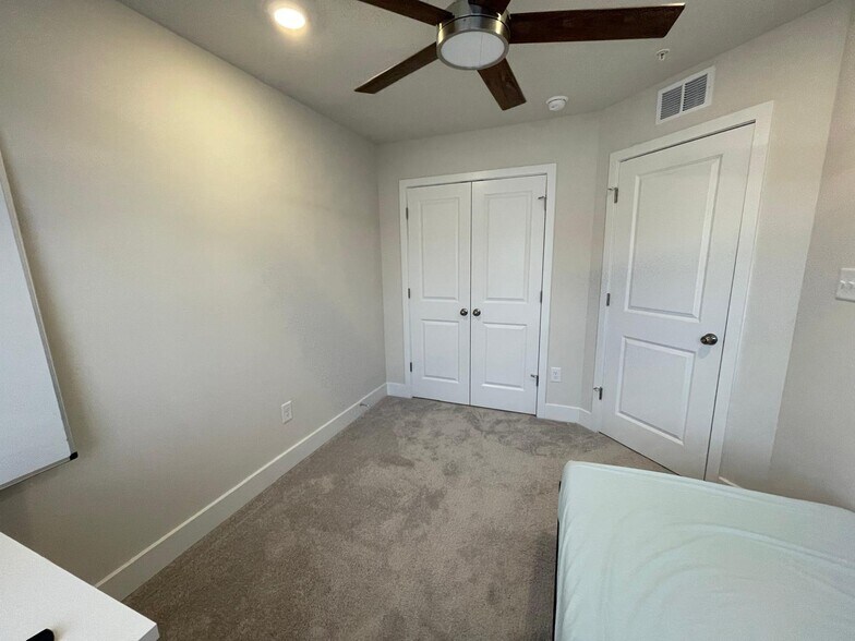 Building Photo - 1235 Greylock Ln