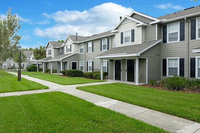 Building Photo - Peninsula at Port Charlotte