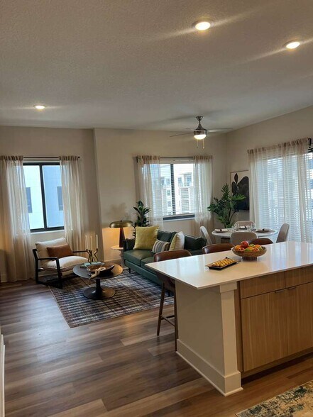 Building Photo - 2910 SW 69th Ave