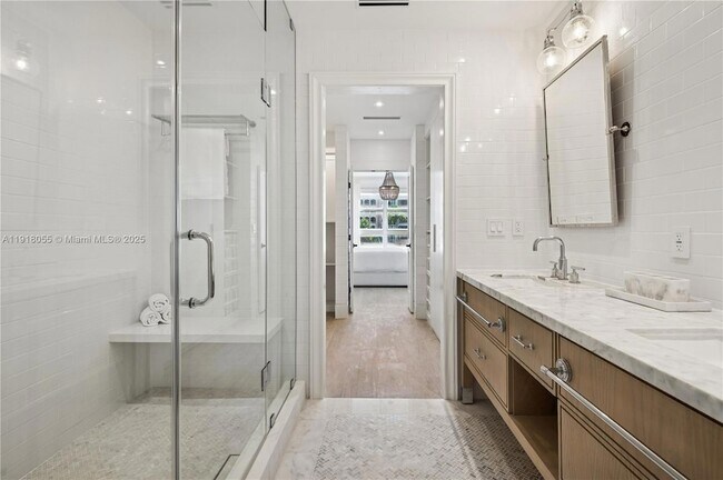 Building Photo - 705 Crandon Blvd