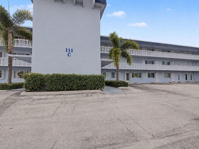 Building Photo - 111 Doolen Ct