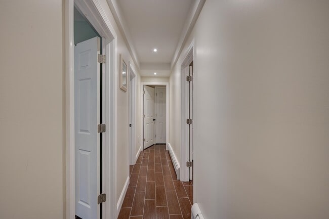 Building Photo - 30 Middle Shore Dr