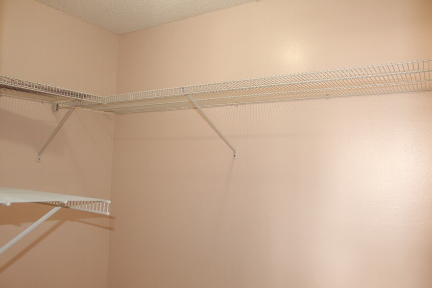 Building Photo - 4821 NW 22nd Ct