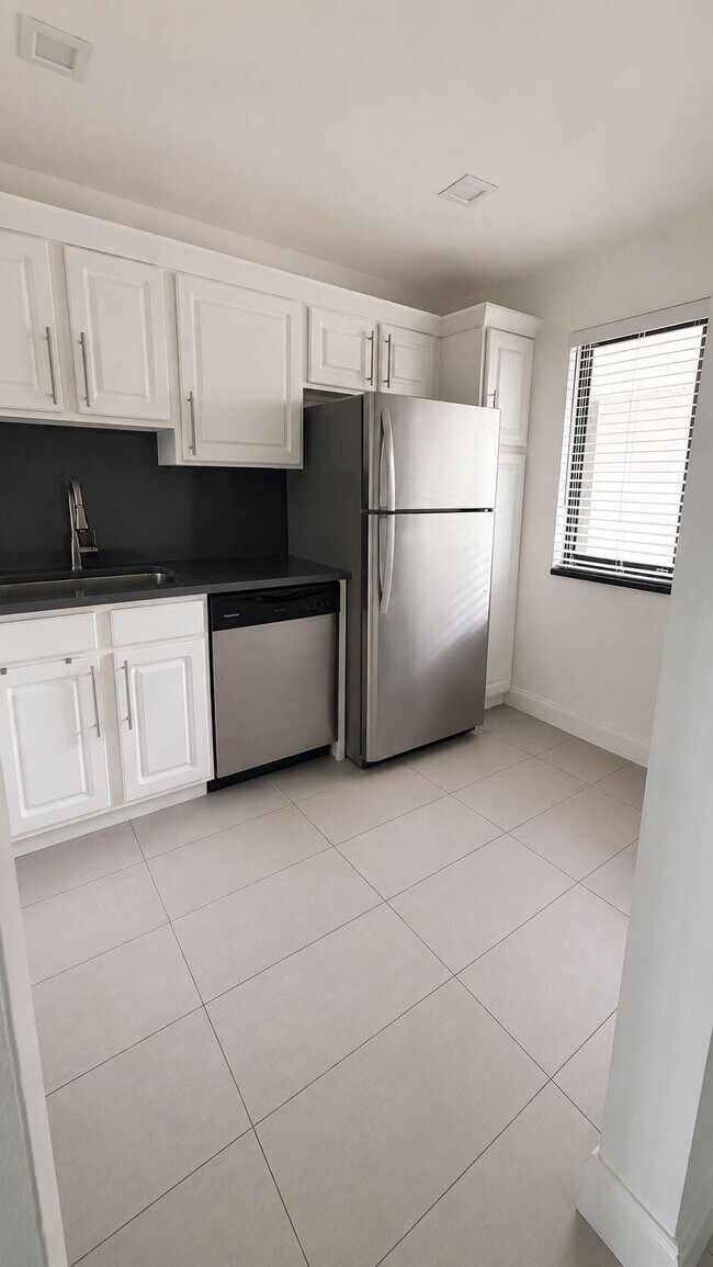 Building Photo - 4284 Deste Ct