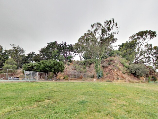 Building Photo - 4BR Home with Jaw-Dropping Views, Garage, ...