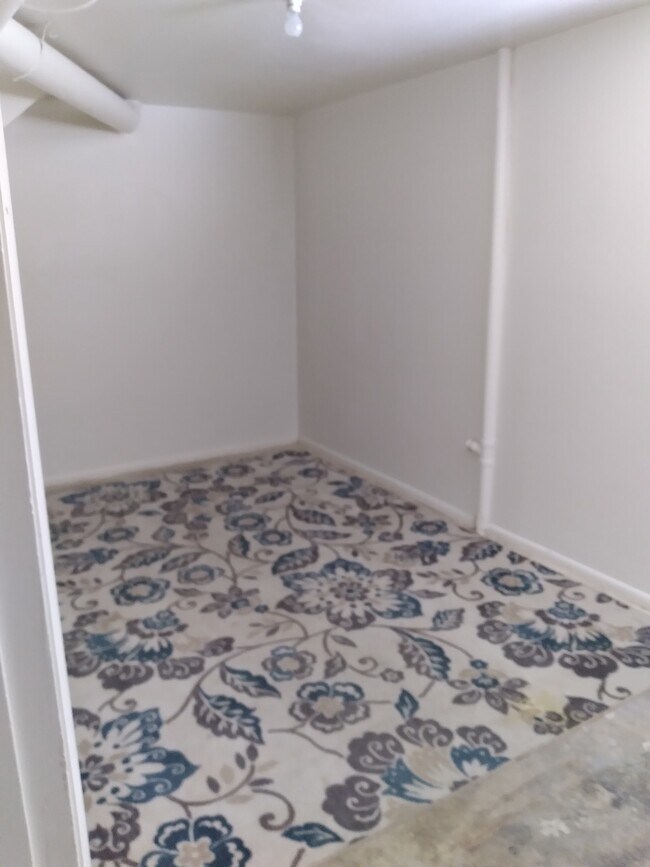 Utility room - 676 E 400 N