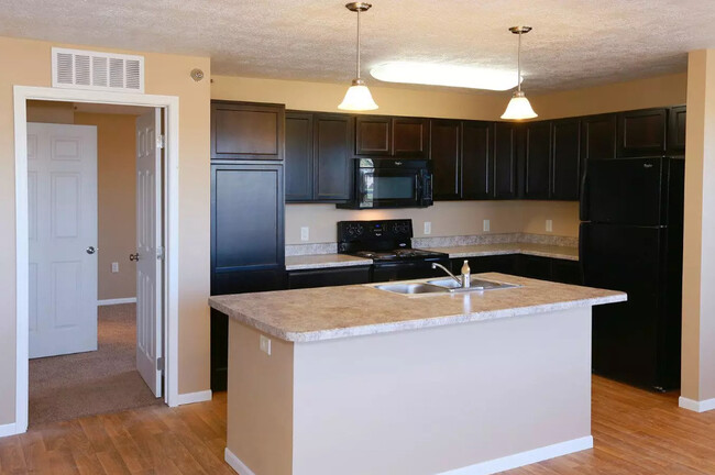 Primary Photo - Vineyard Heights Apartments
