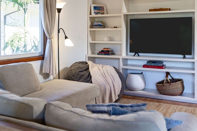 Building Photo - 59-018 Holawa St