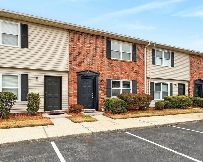 Building Photo - Quiet Retreat, Prime Location!