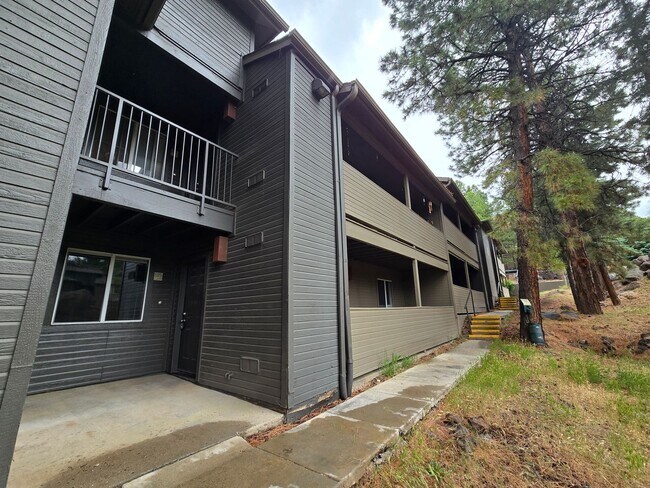 Building Photo - 1385 W University Ave