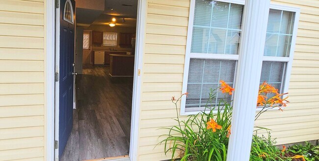 Building Photo - 441 Impala Dr